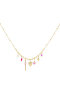 Minimalistische subtiele ketting met roze bedels en hartjes goud
