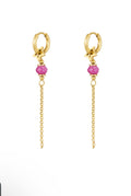 Gouden oorhangers met roze detail