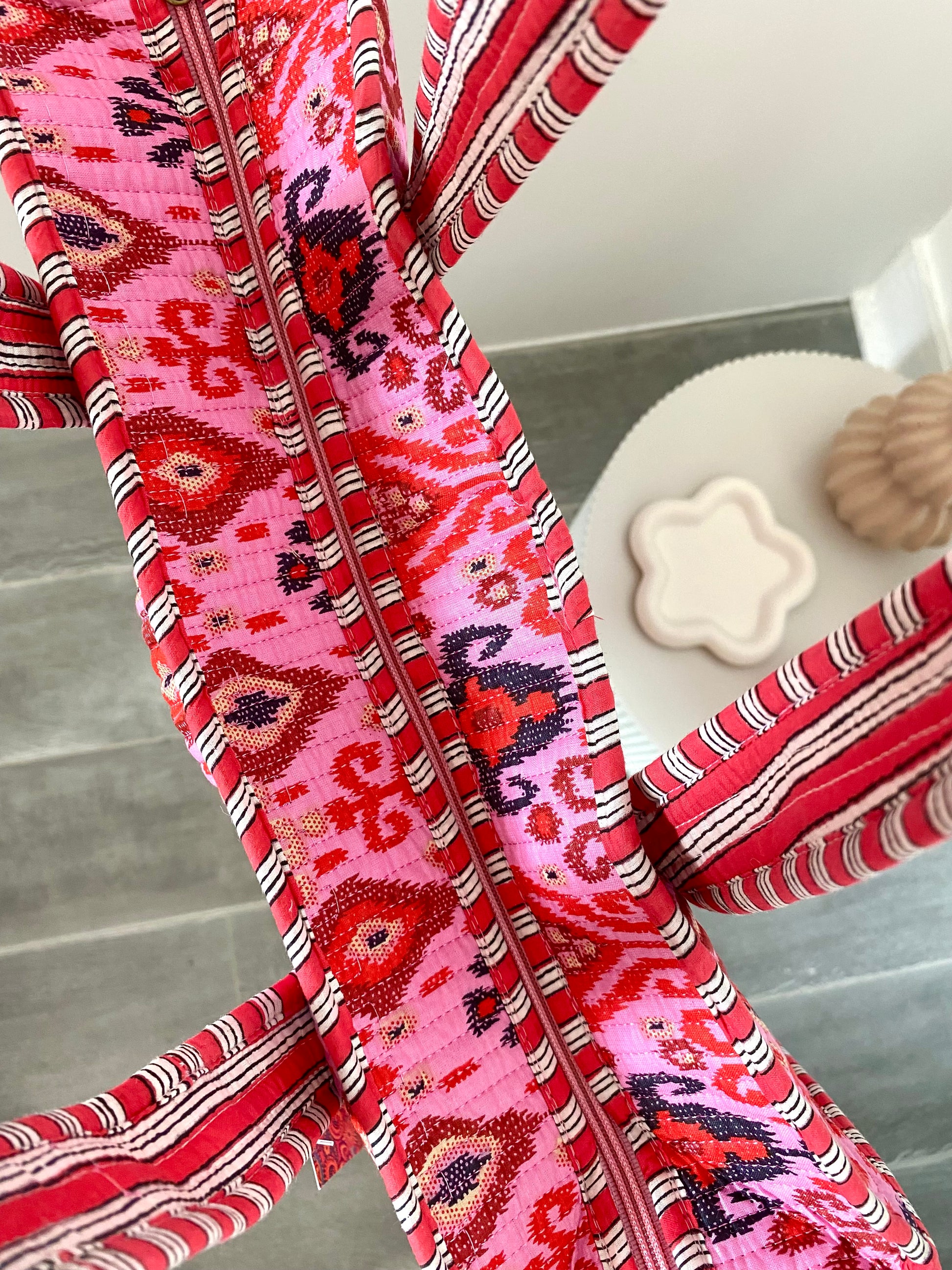 Shopper met roze en rode print met hengsel en ritssluiting
