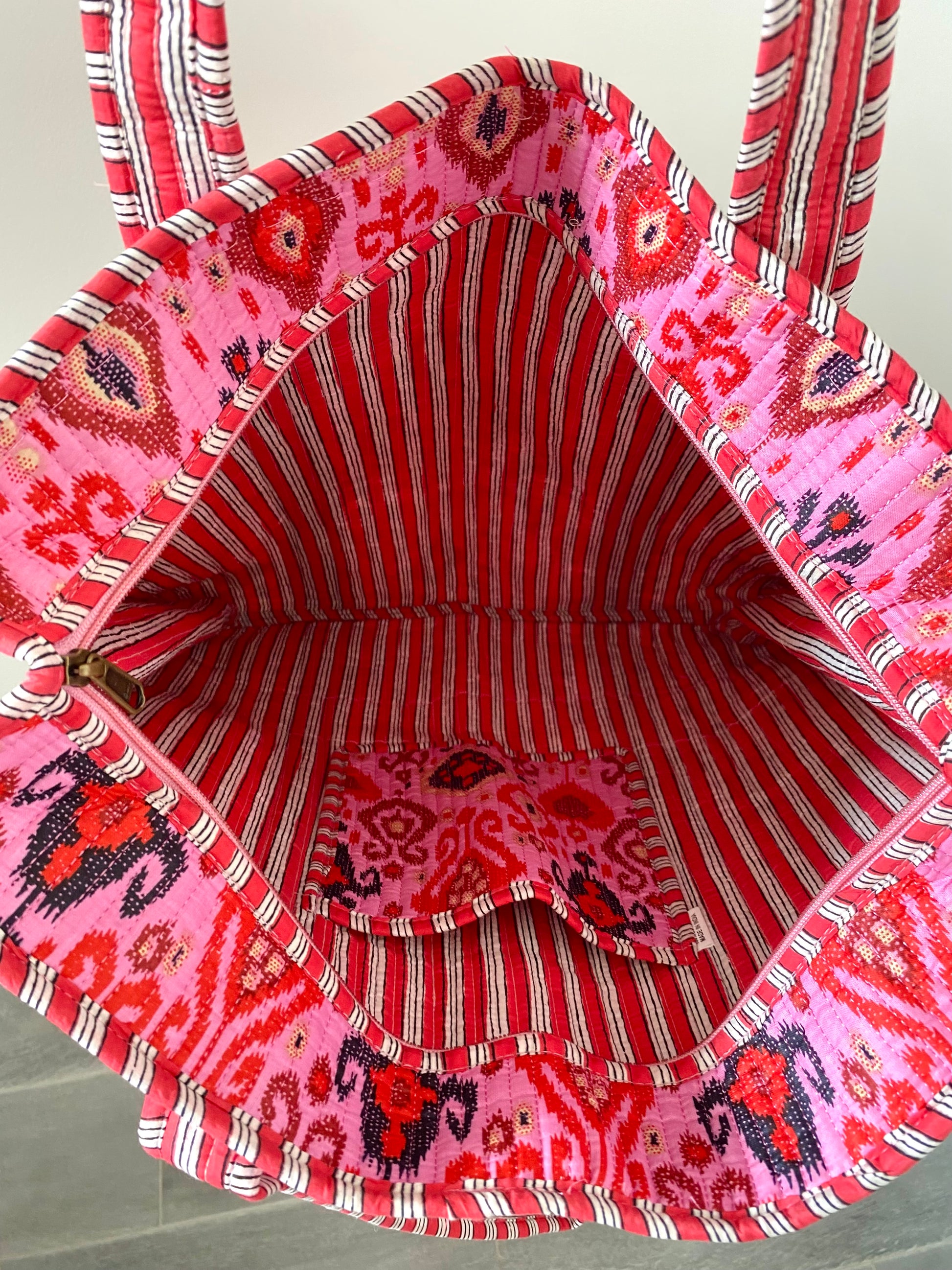 Shopper met roze en rode print met hengsel en ritssluiting