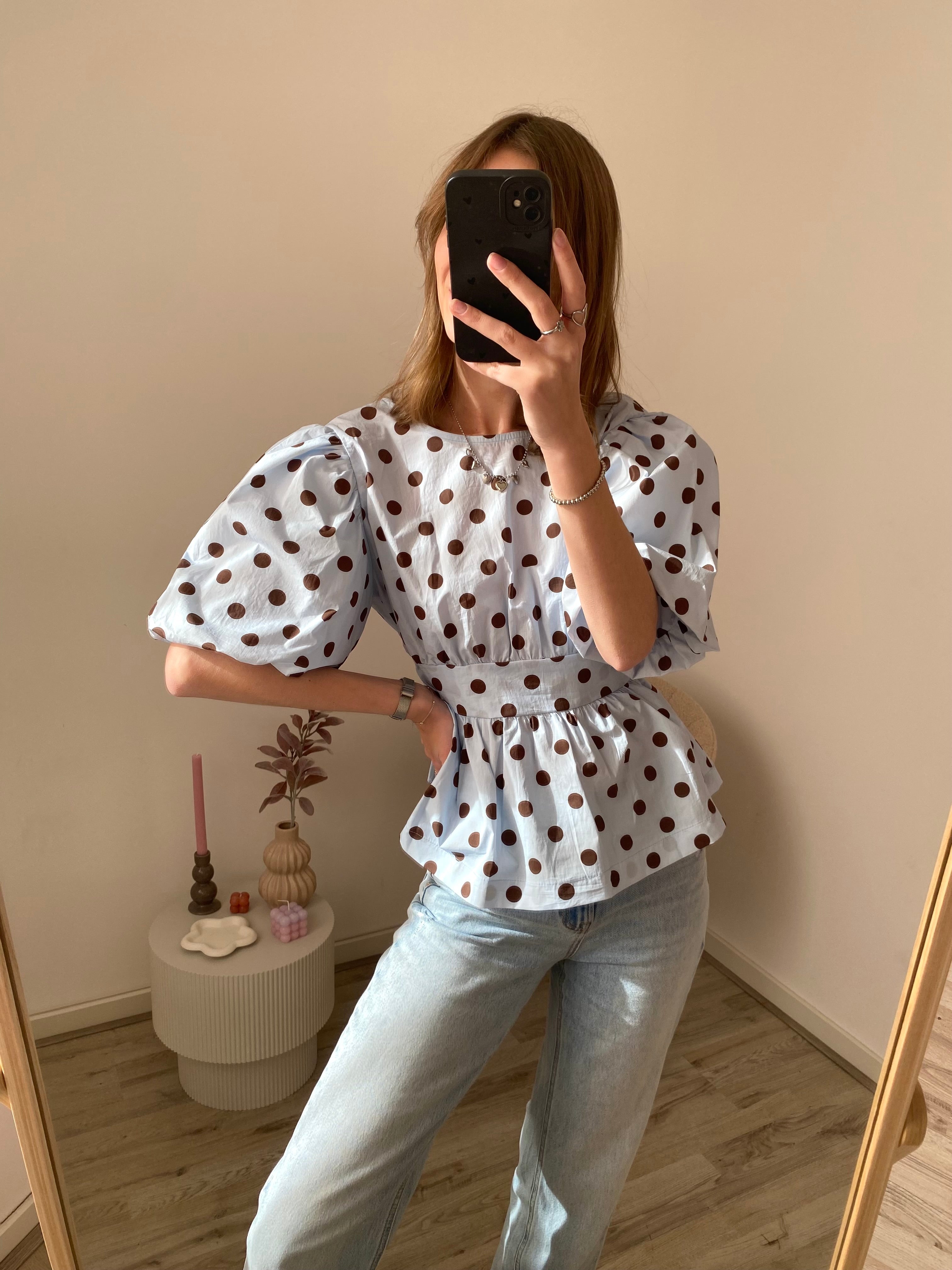 Polka dot stippen top met korte mouw in het blauw met bruin