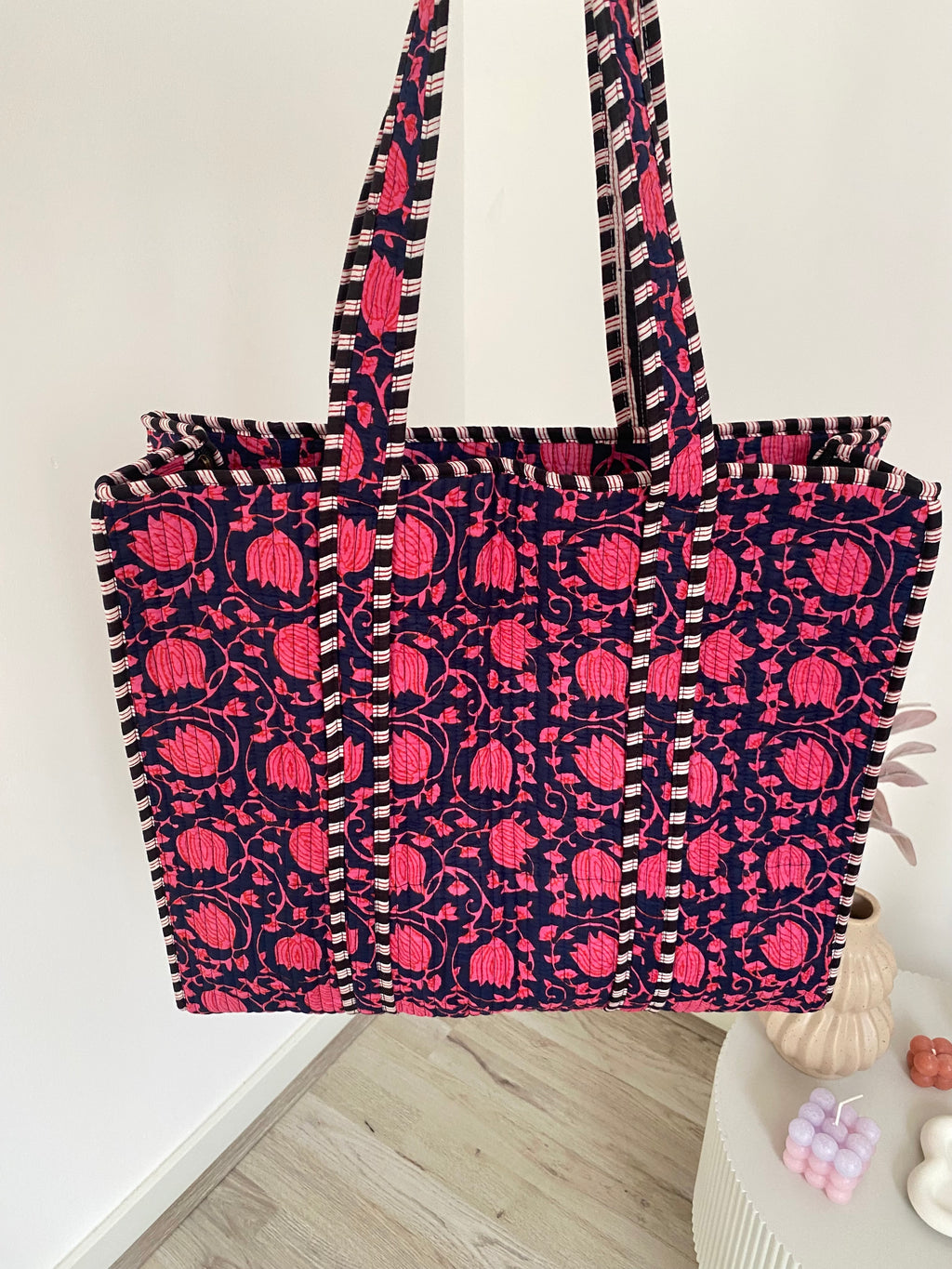 Shopper tas met hengsel, ritssluiting en print van bloemen in het roze met donkerblauw