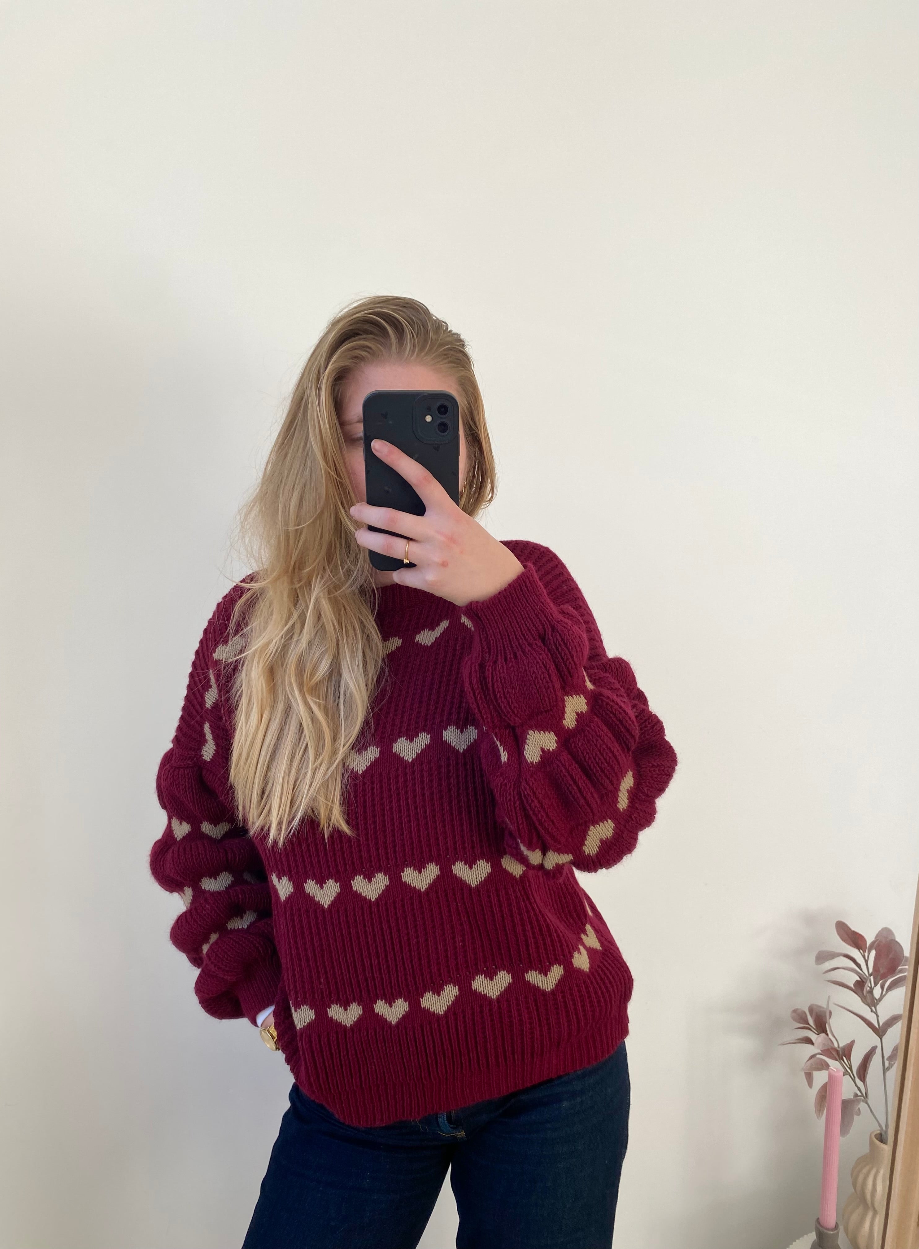 Oversized hartjes sweater in bordeaux kleur met pofmouw