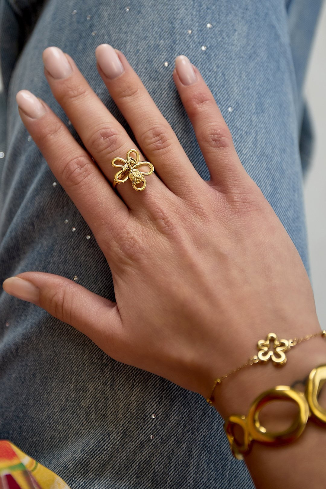 Ring met bloem en roos in het goud