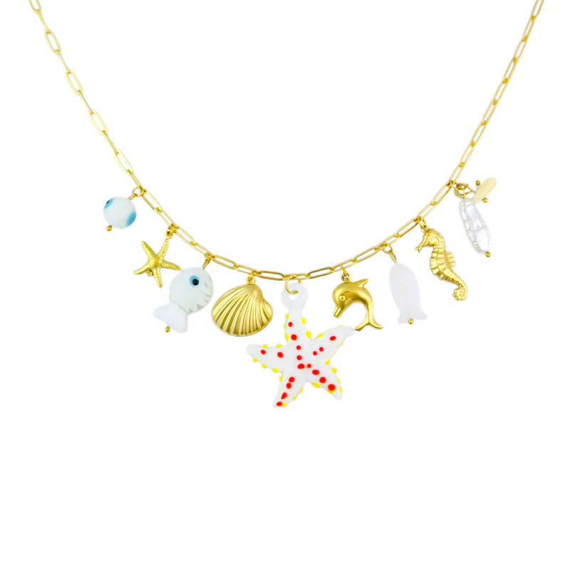 Bedelketting met vrolijke zomerse bedels in het goud