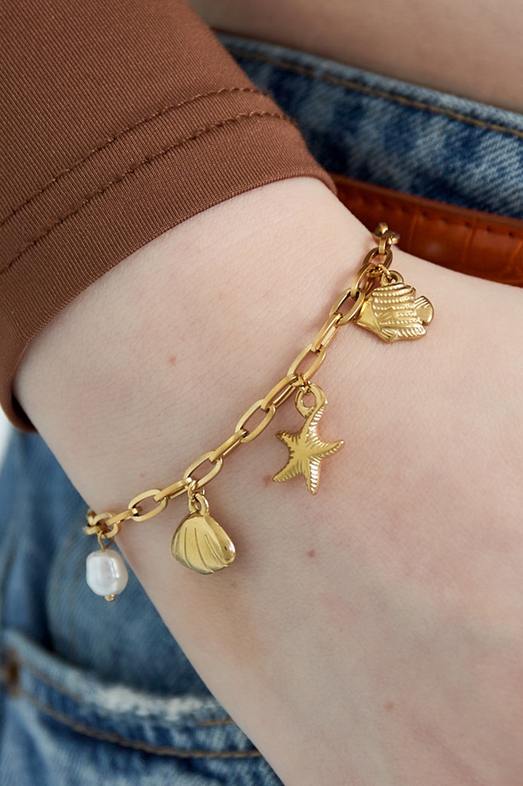 Bedelarmband met schelpen, vissen en parels goud