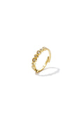 Minimalistische ring met steentjes van diamanten in het goud