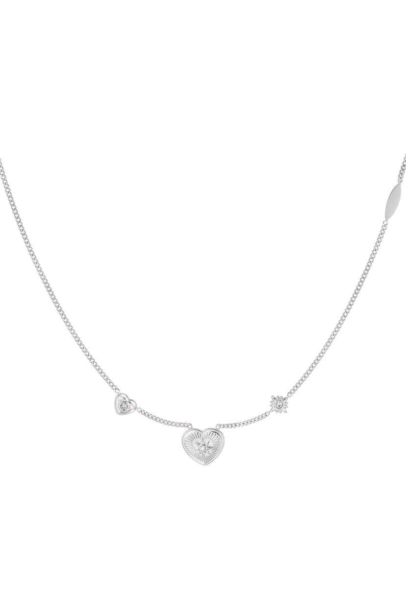 Zilverkleurige hartjes ketting