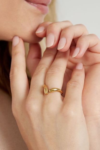 Minimalistische ring gedraaid goud