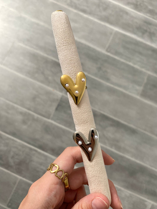 Grote hart ring met parels in het goud en zilver