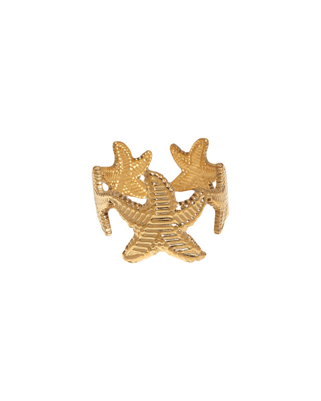 Ring met zeesterren in het goud