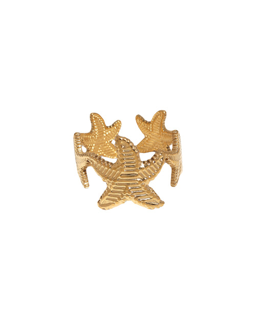 Ring met zeesterren in het goud