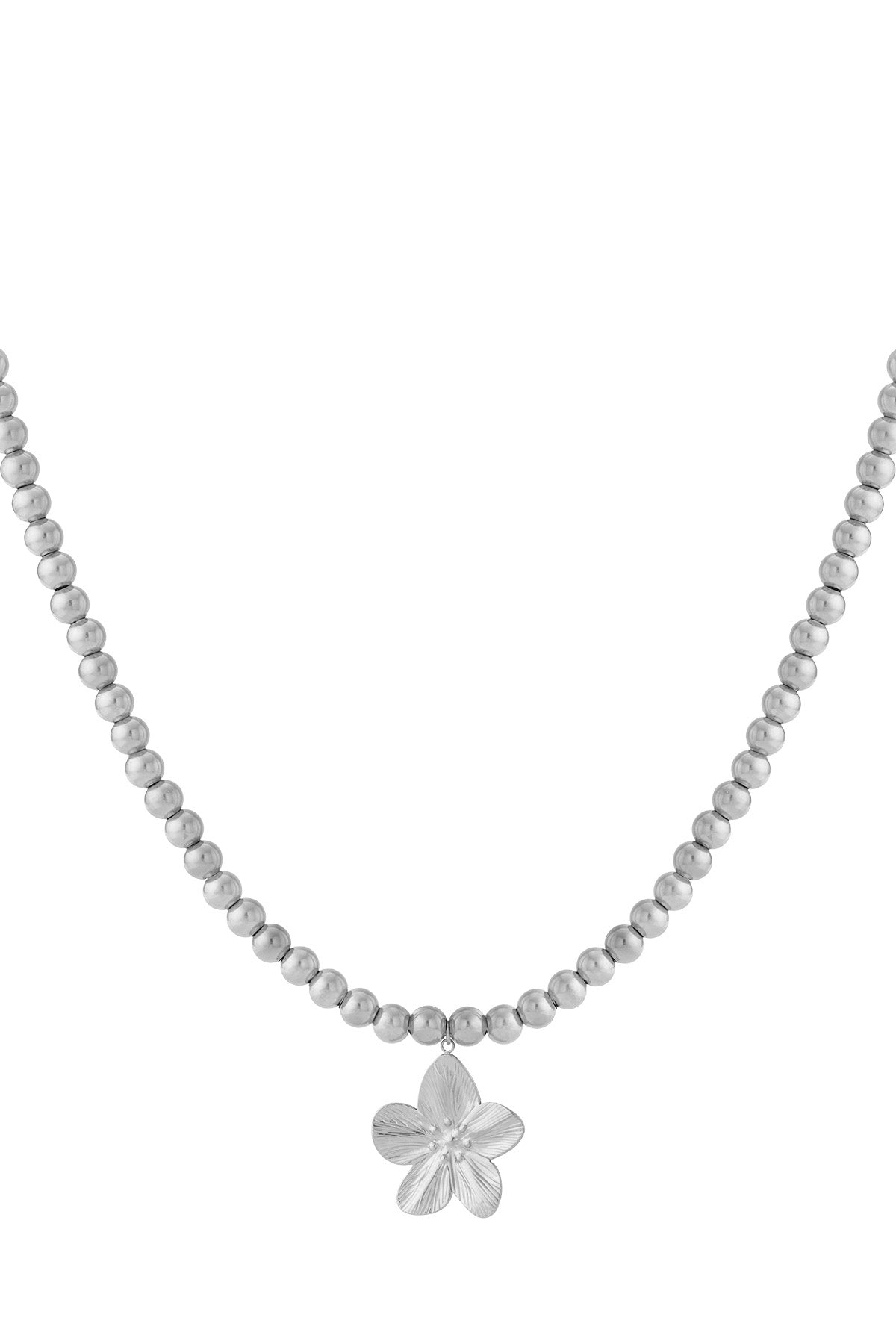 Kralen ketting met bloemen hanger in het zilver