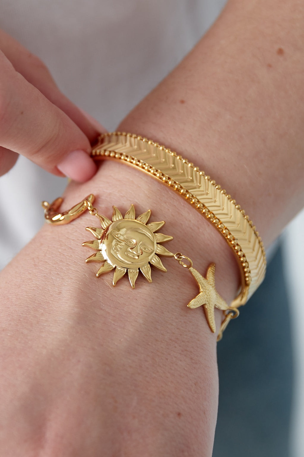 Schakelarmband met bedel van maan, ster en zon in het goud