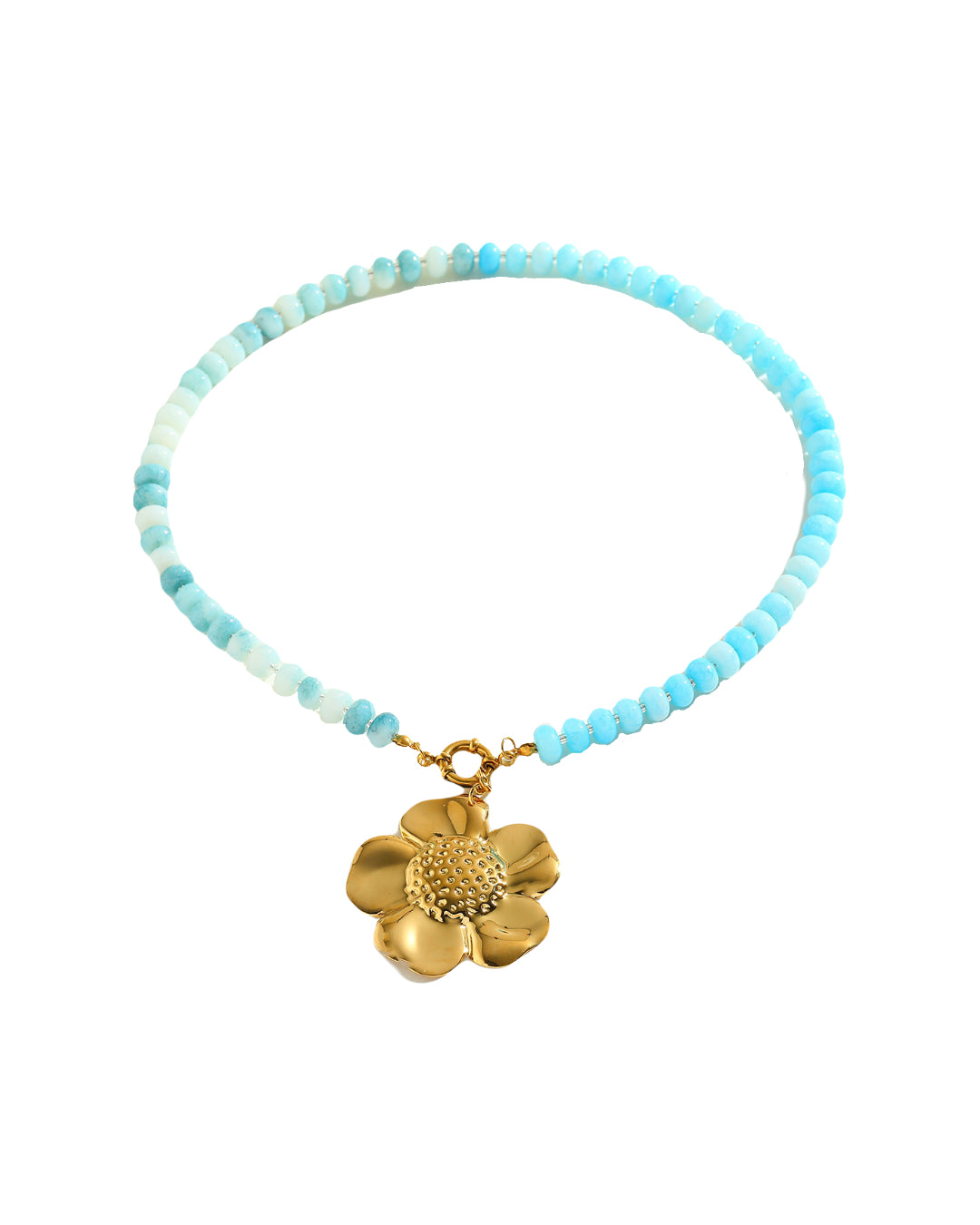 Kralenketting met blauwe kralen en hanger bedel van een gouden bloem