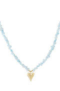 Kralenketting met blauwe en witte kralen en hart hanger