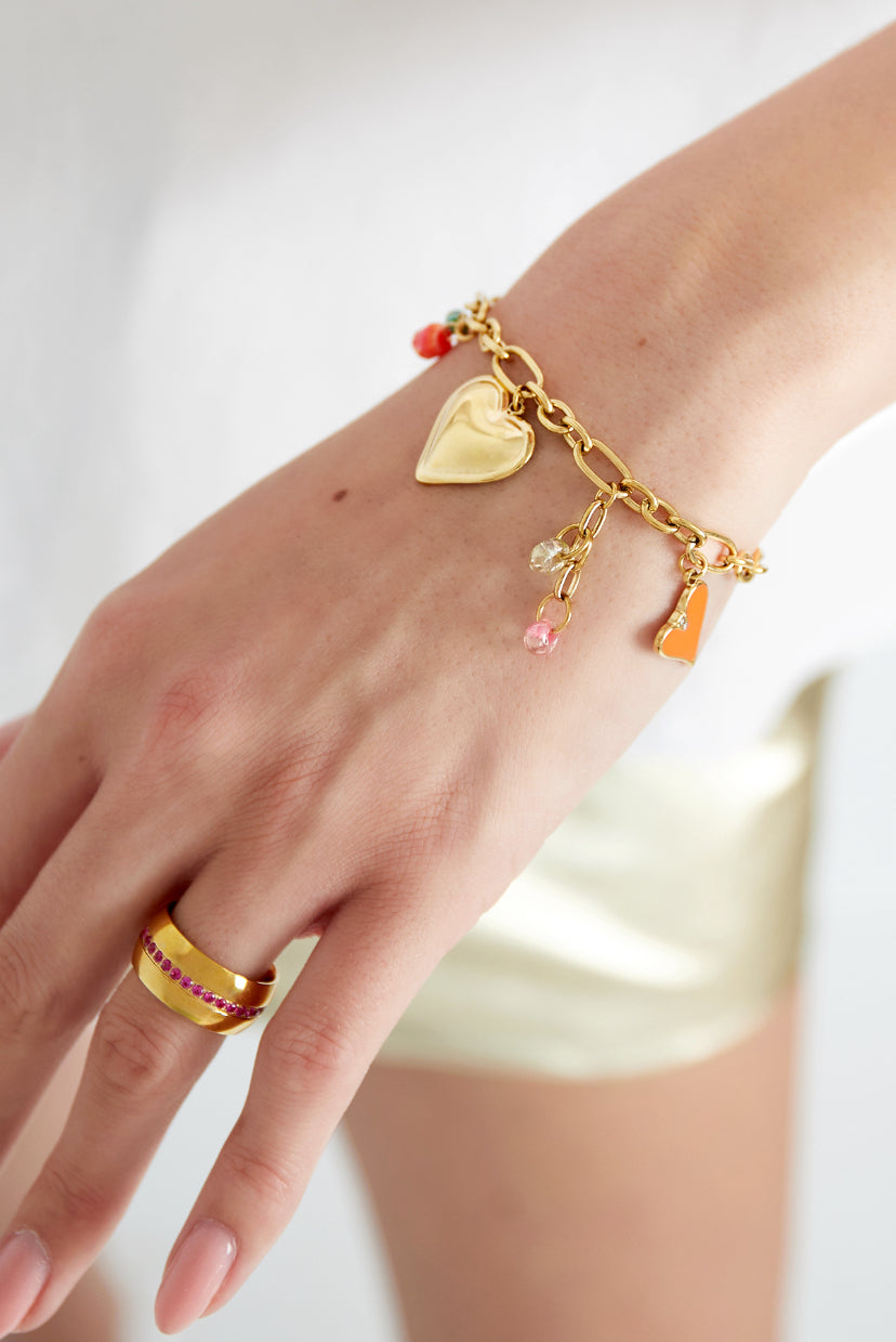 Bedelarmband met hangers van harten en bloemen en gekleurde details