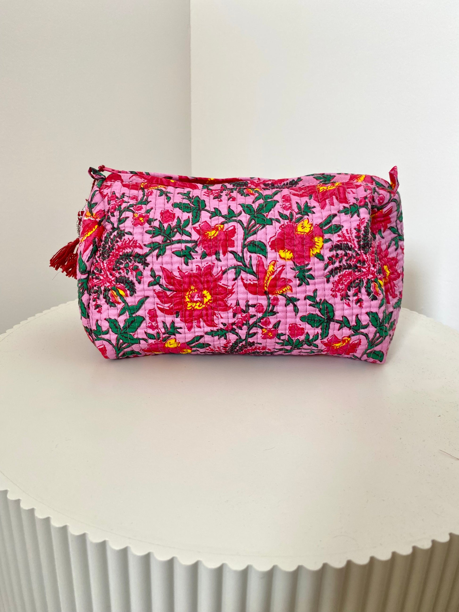 Toilettas met roze bloemen