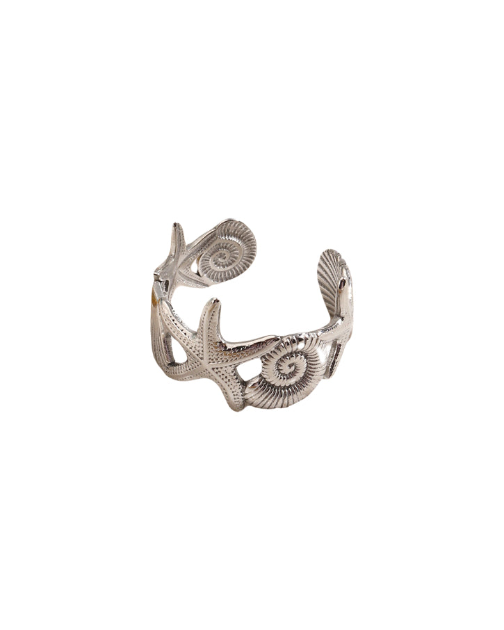 Ring met zeester, schelp en gedraaide schelp in het zilver