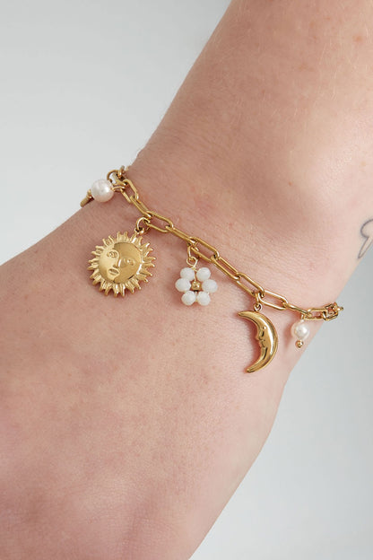 Schakelarmband met bedels van maan, bloem, parel en ster goud