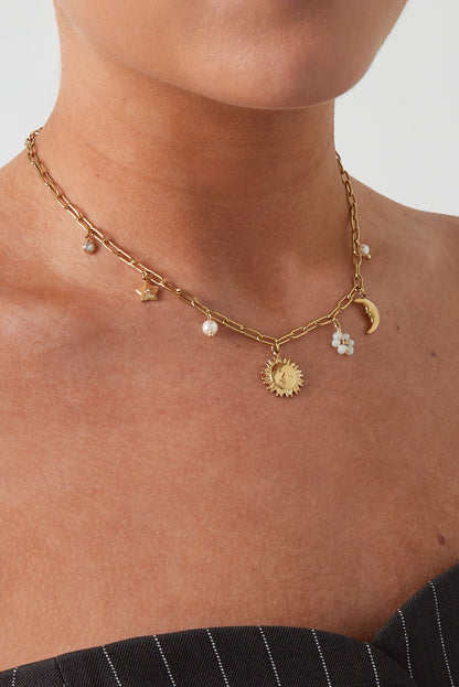 Schakelketting met minimalistische bedels van zon, ster, parel en maan goud