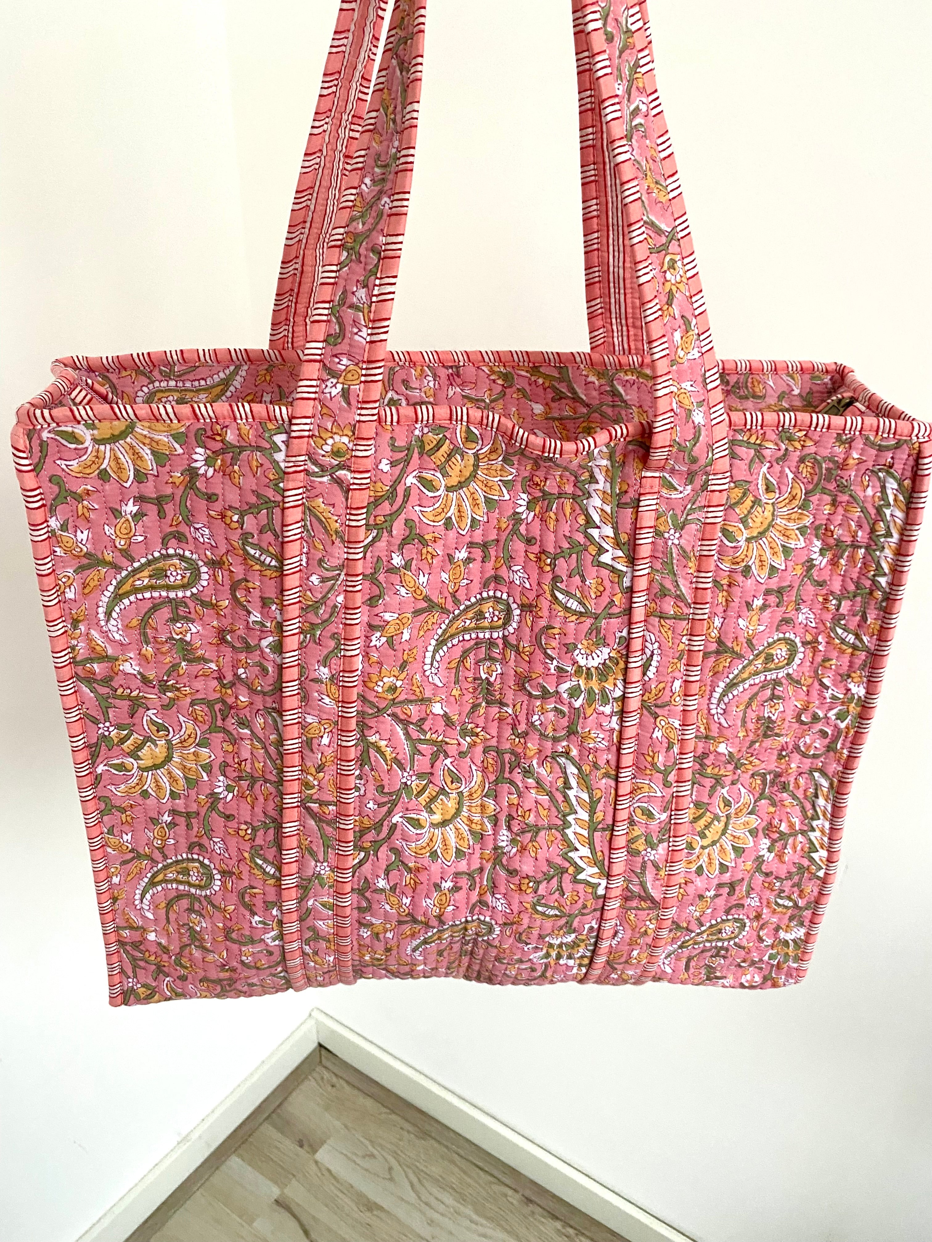 Shopper tas in een vrolijke roze bloemenprint met lang hengsel en ritssluiting