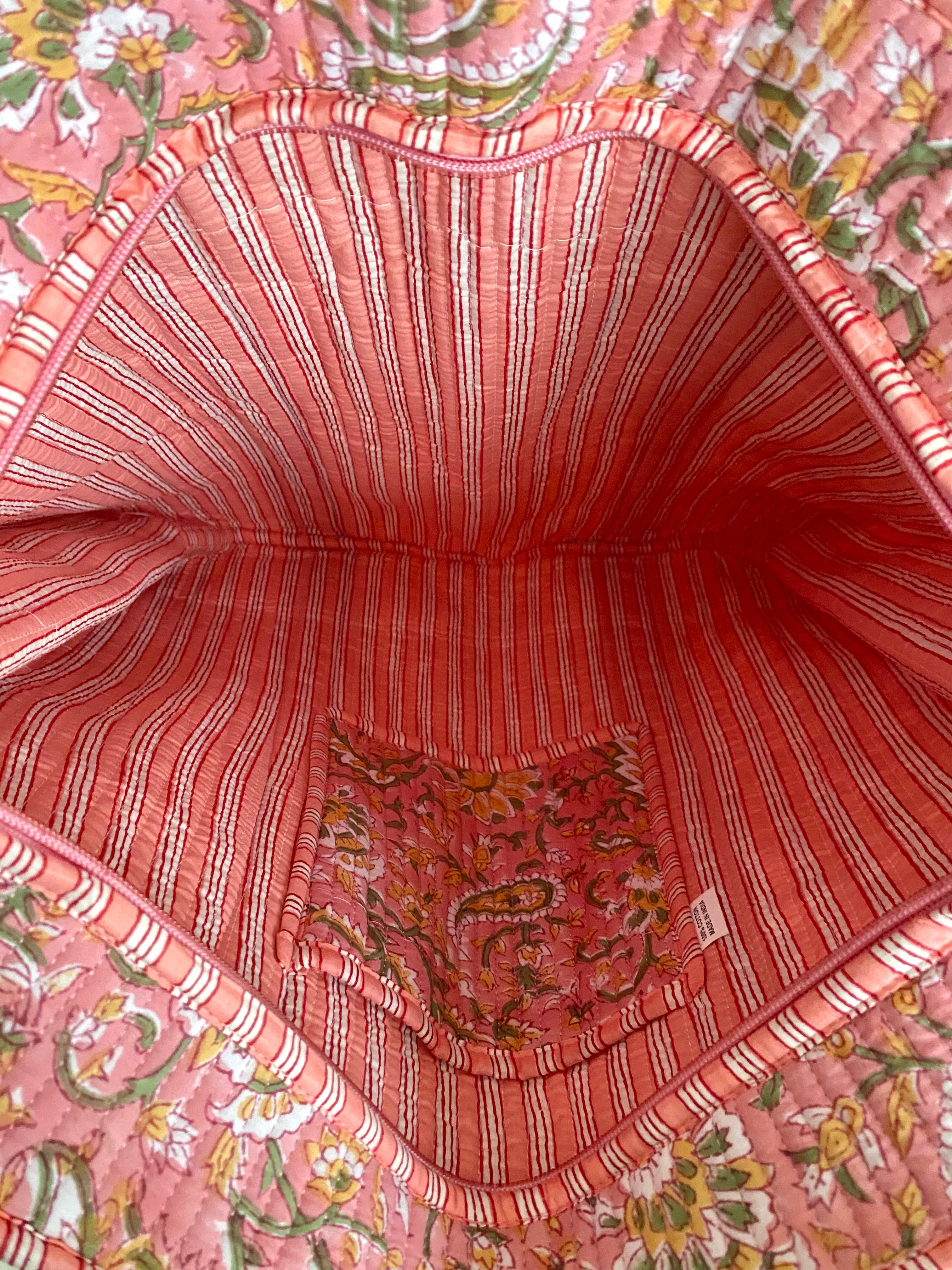 Shopper tas in een vrolijke roze bloemenprint met lang hengsel en ritssluiting