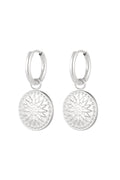 Oorbellen met bedel van munt en zon zilverkleurig