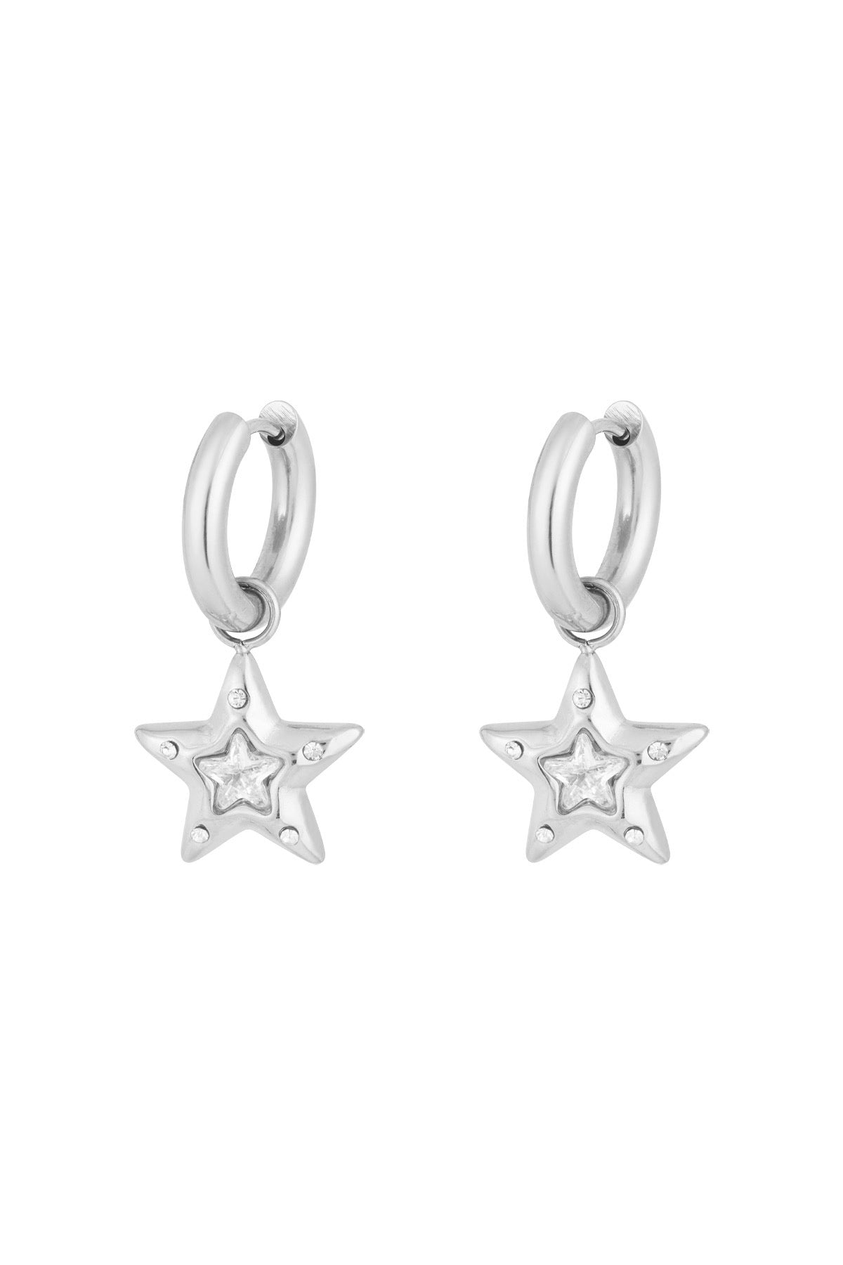 Kleine oorhangers van sterren met glitter stenen zilver
