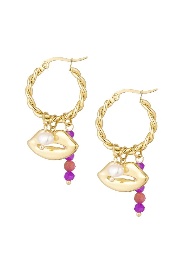 Statement oorbellen met lipjes hanger, parel en roze kralen in goud