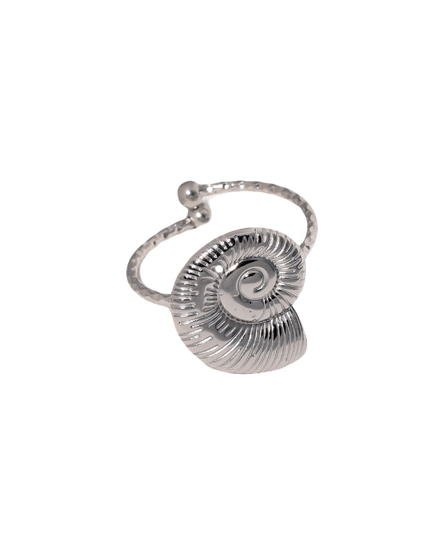 Minimalistische ring met schelp in het zilver