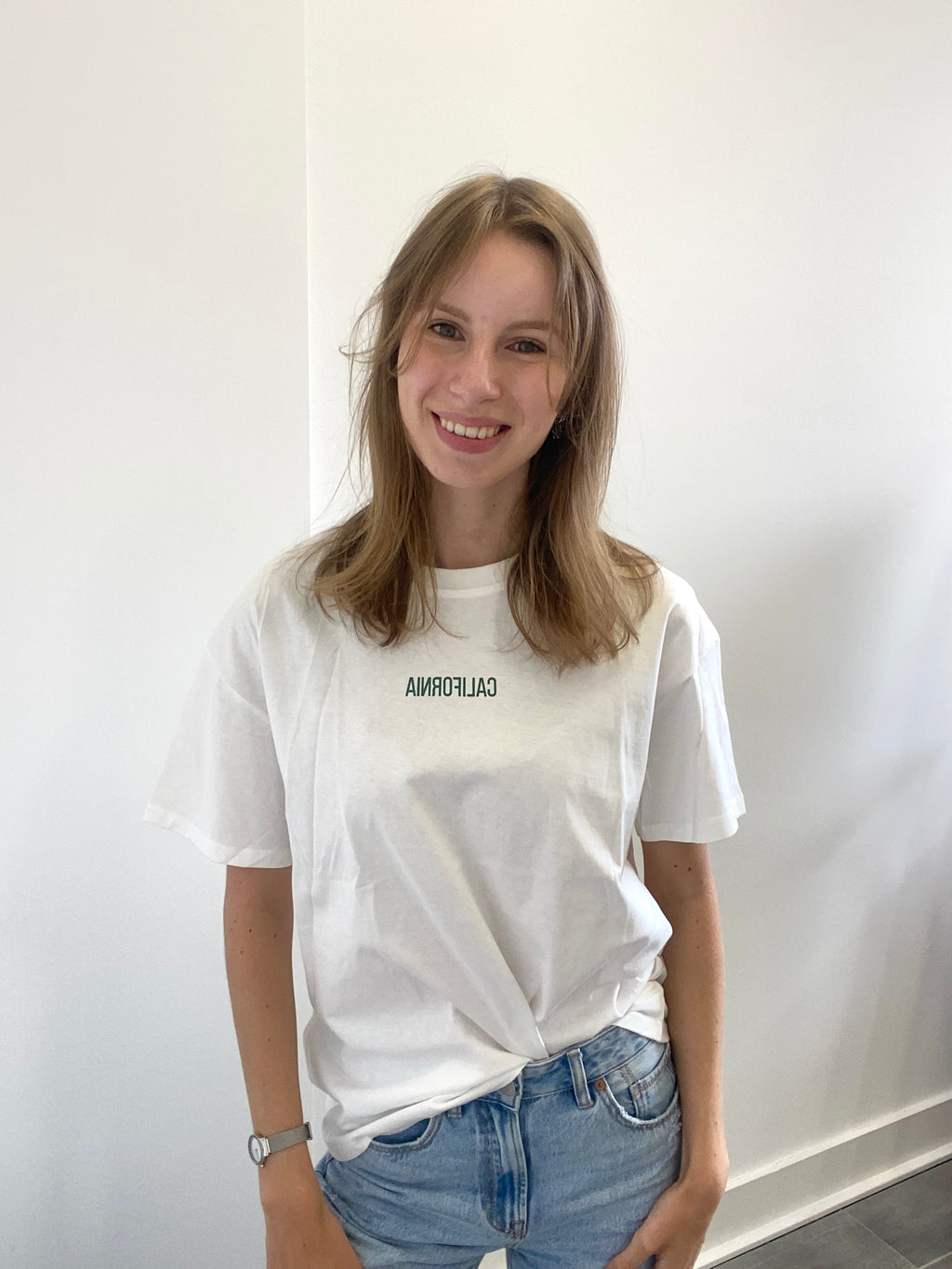T-shirt met korte mouw in het wit met tekst 'california'