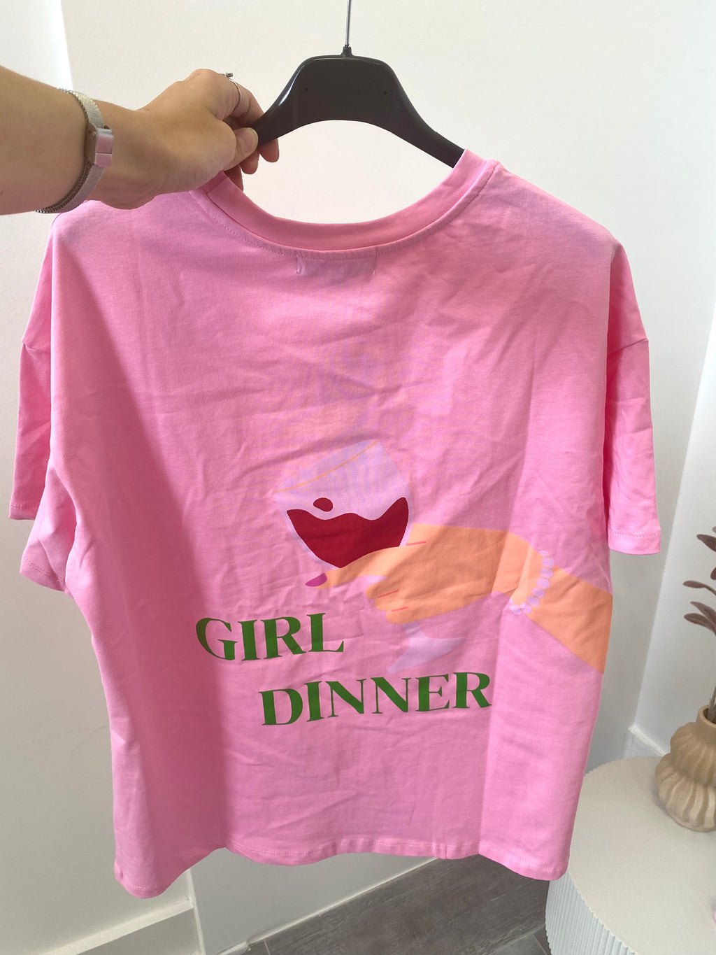 T-shirt roze met korte mouwen en girl dinner print
