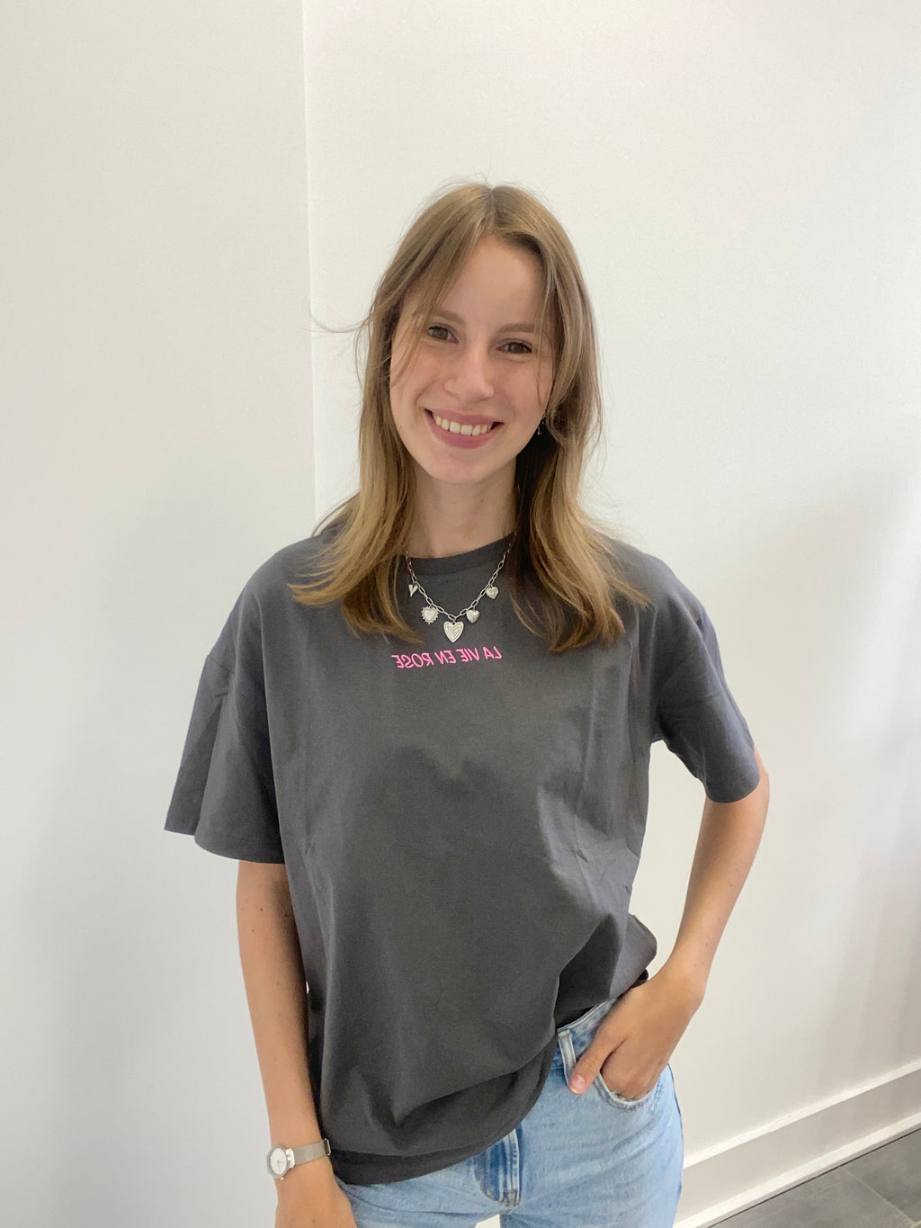 T-shirt met tekst 'la vie en rose' en backprint met korte mouw in het grijs