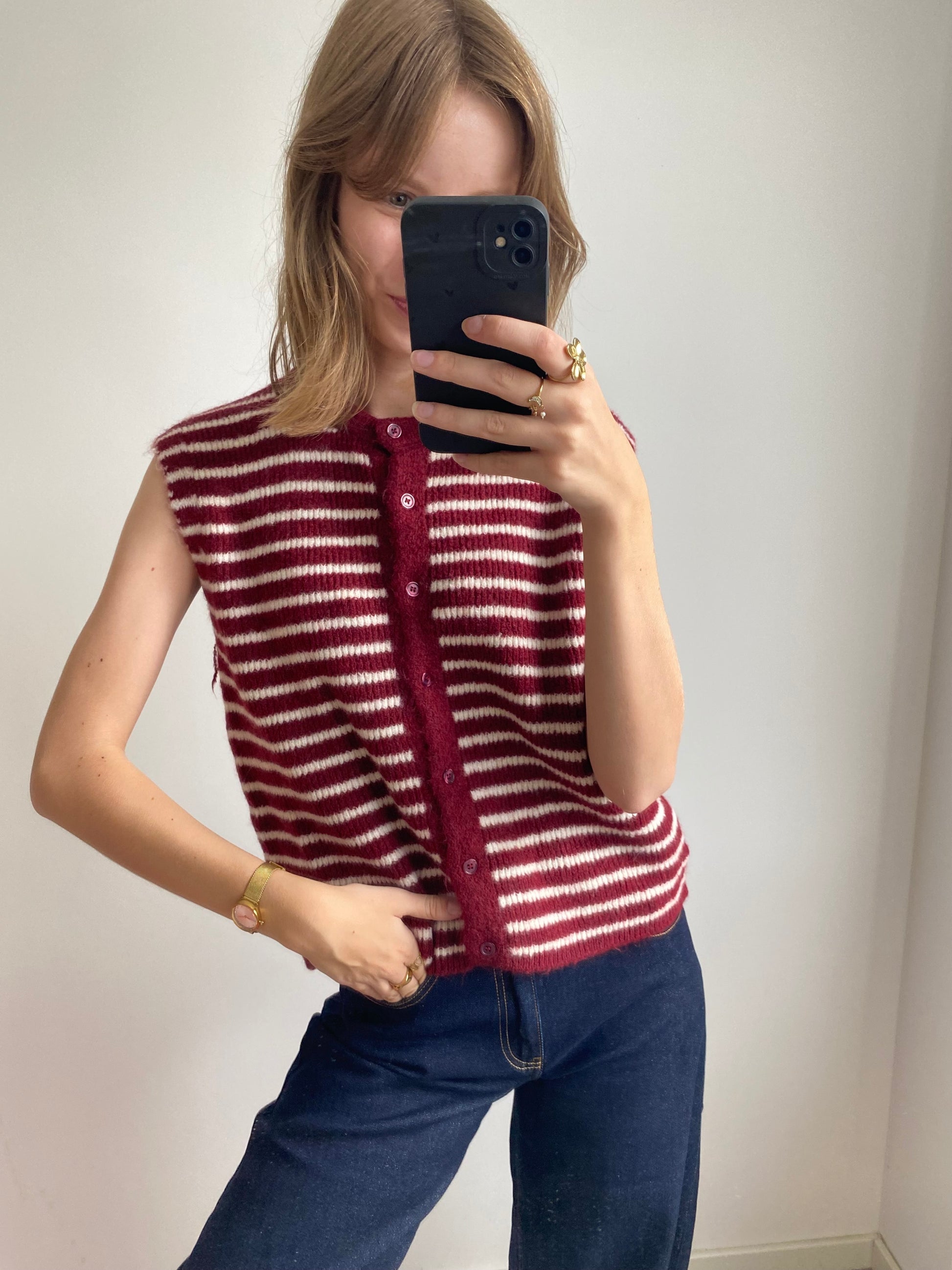 Gilet top zonder mouw met strepen in bordeaux witte kleur.