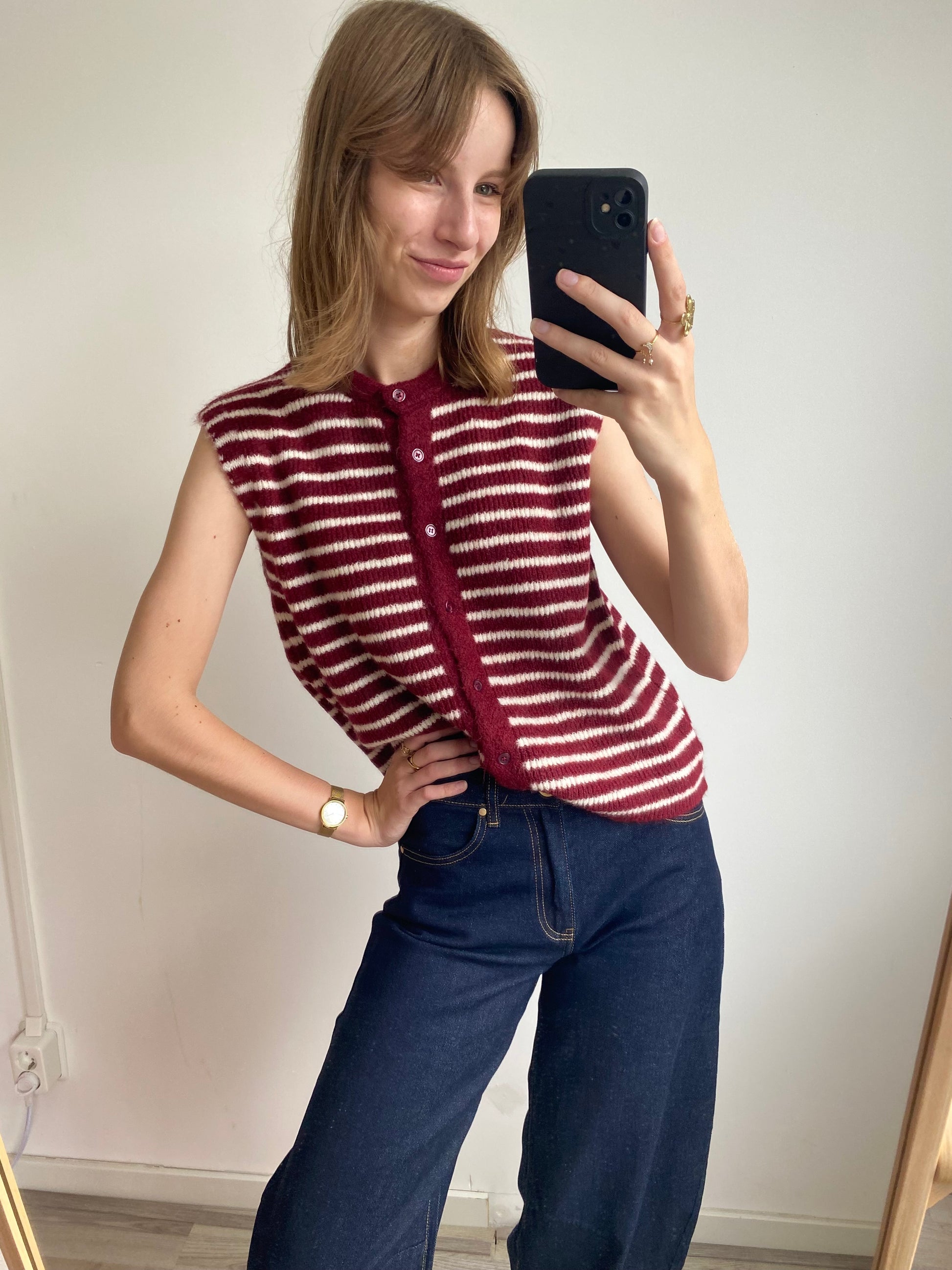 Gilet top zonder mouw met strepen in bordeaux witte kleur.