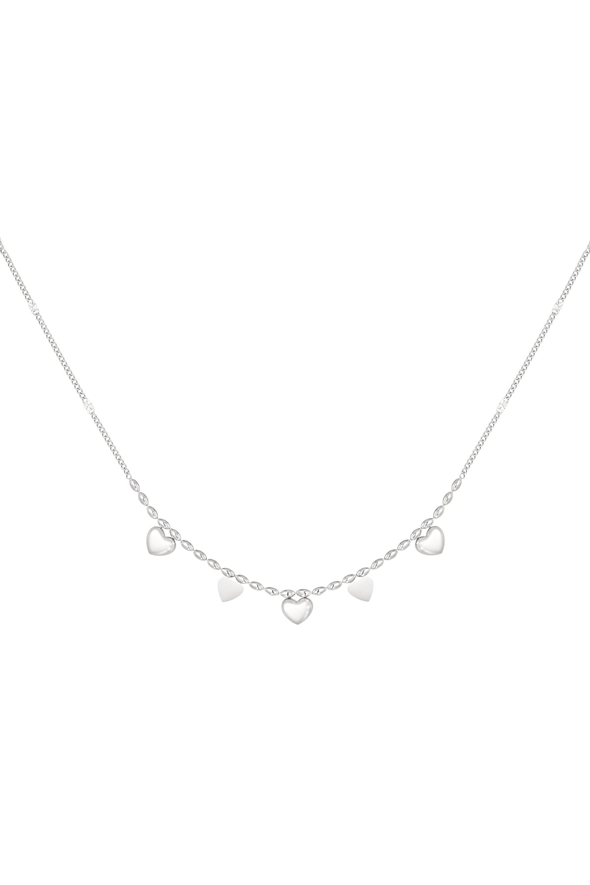 Subtiele ketting met bedels van hartjes in het zilver