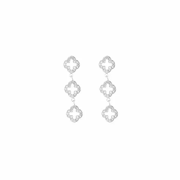 Oorstuds met hangers van klavers en glitters in het zilver