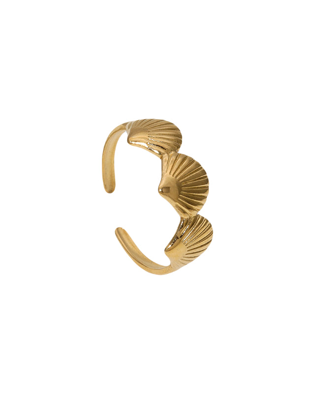 Ring met drie schelpen in het goud