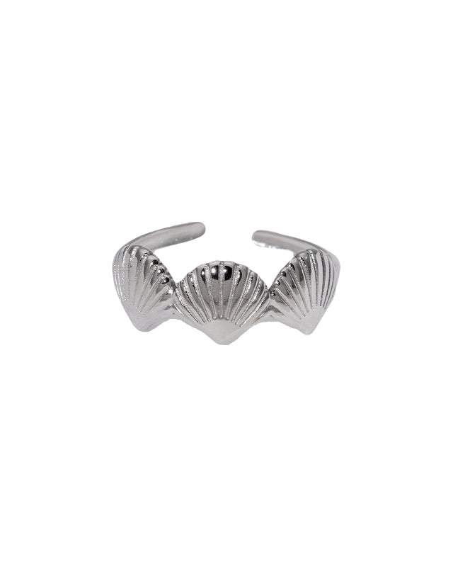 Ring met drie schelpen in het zilver