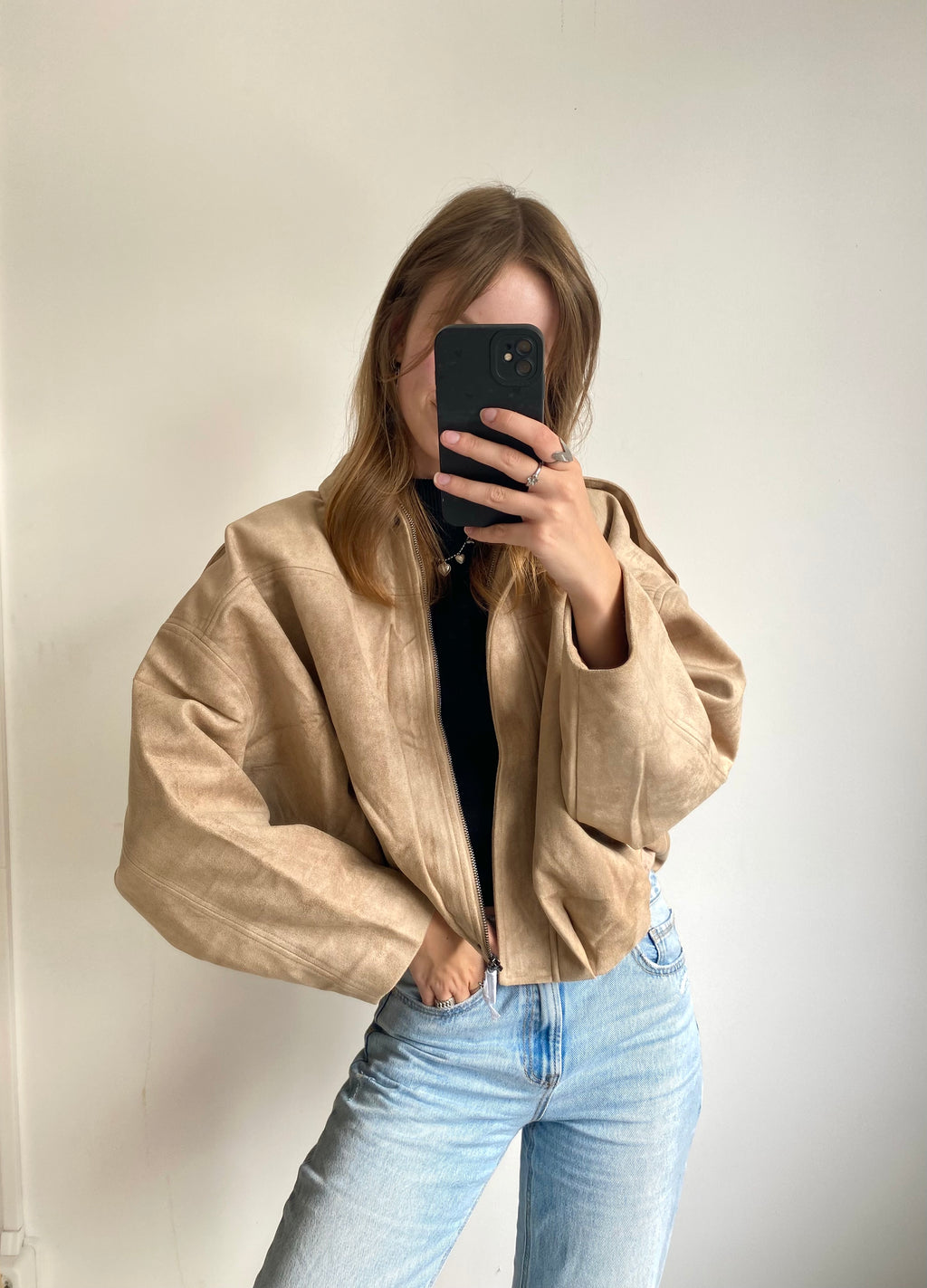 Suede jacket in beige met oversized fit