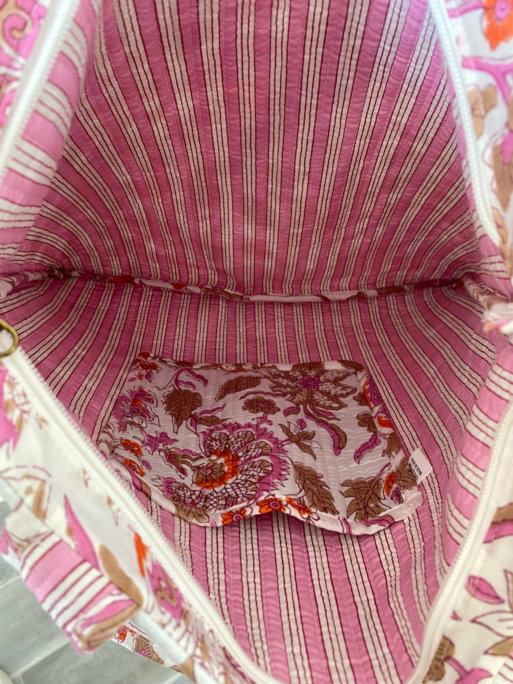 Tas met witte en roze bloemenprint en ritssluiting
