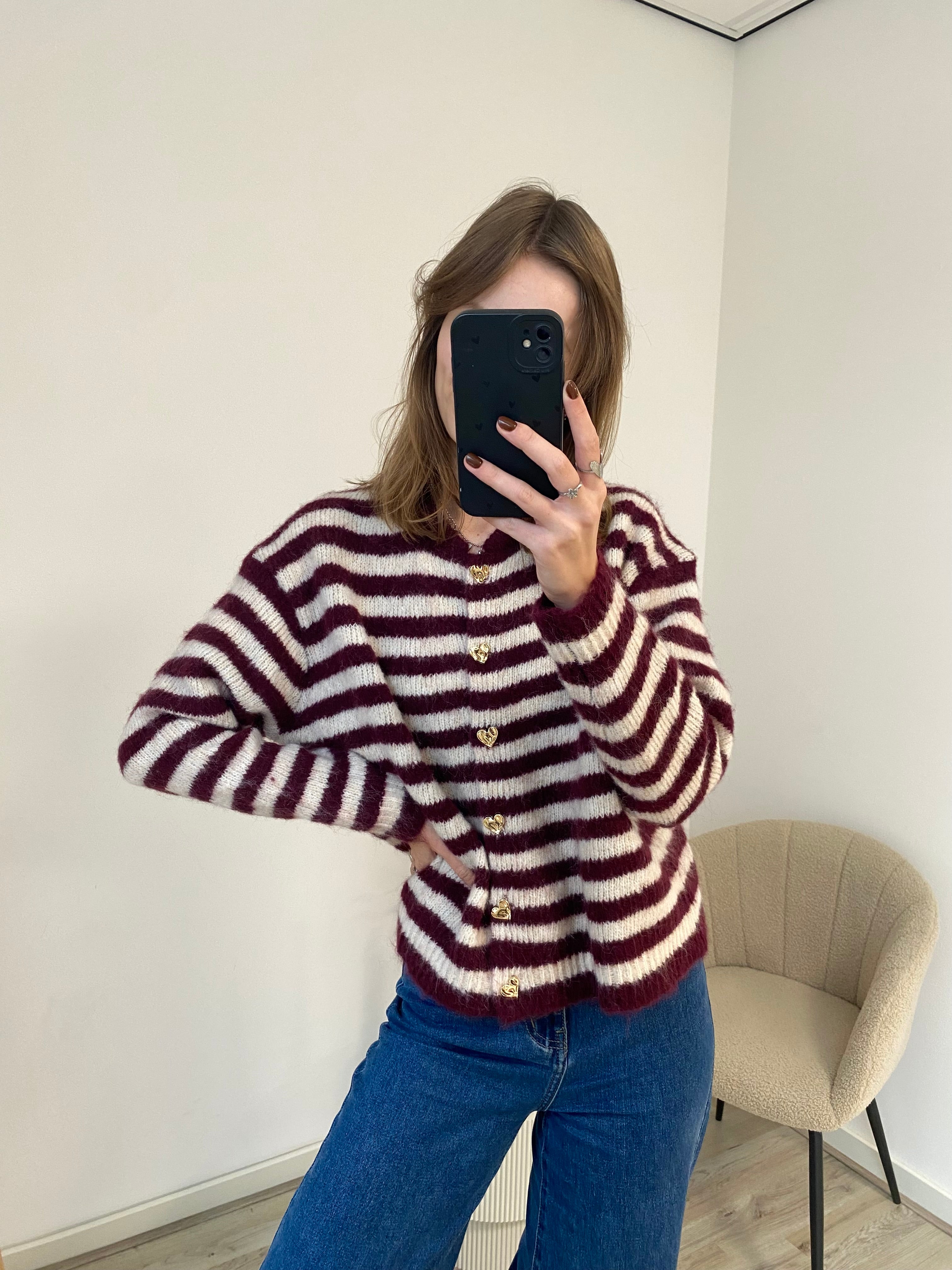 Lange mouw vestje met strepen en hartjes knopen bordeaux